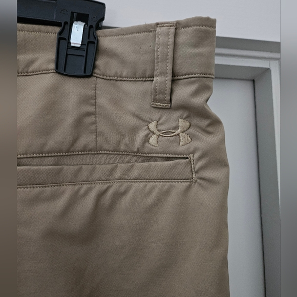 Men's Under Armour Shorts - Picture 3 of 6